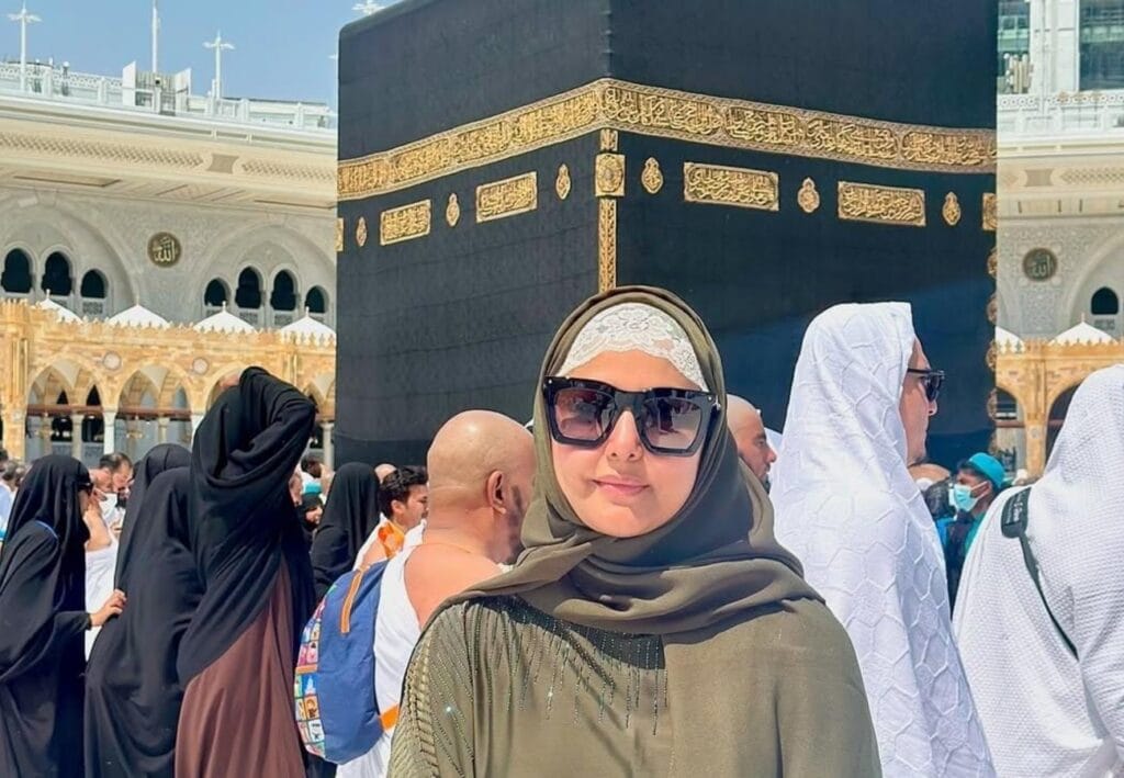 রমজানে কোথায় গেলেন হিনা?