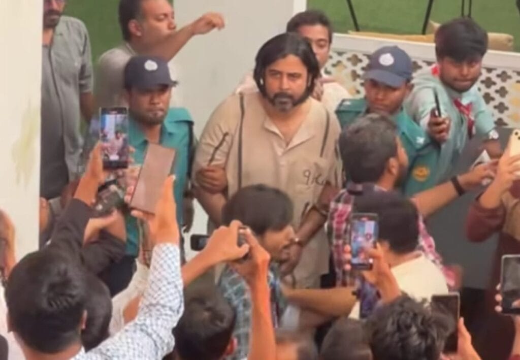 পুলিশি হেফাজতে আফরান নিশো! অভিনেতাকে দেখেই 'ফাঁসি চাই' স্লোগান