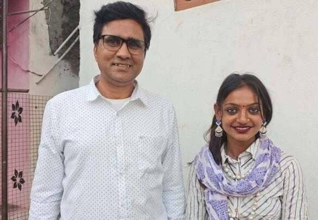 মোনালিসাকে নিয়ে ছবি তৈরির মাঝেই ধর্ষণের অভিযোগে গ্রেফতার সনোজ মিশ্র