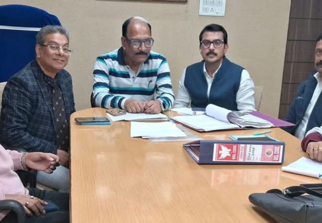 নামী হোটেলে কর্তারা, অ্যাথলিটরা মশার কামড় খাচ্ছেন স্কুল ঘরে ! জঘন্য খাবার, শৌচালয়ে নেই জল! ক্ষুব্ধ অ্যাথলিট