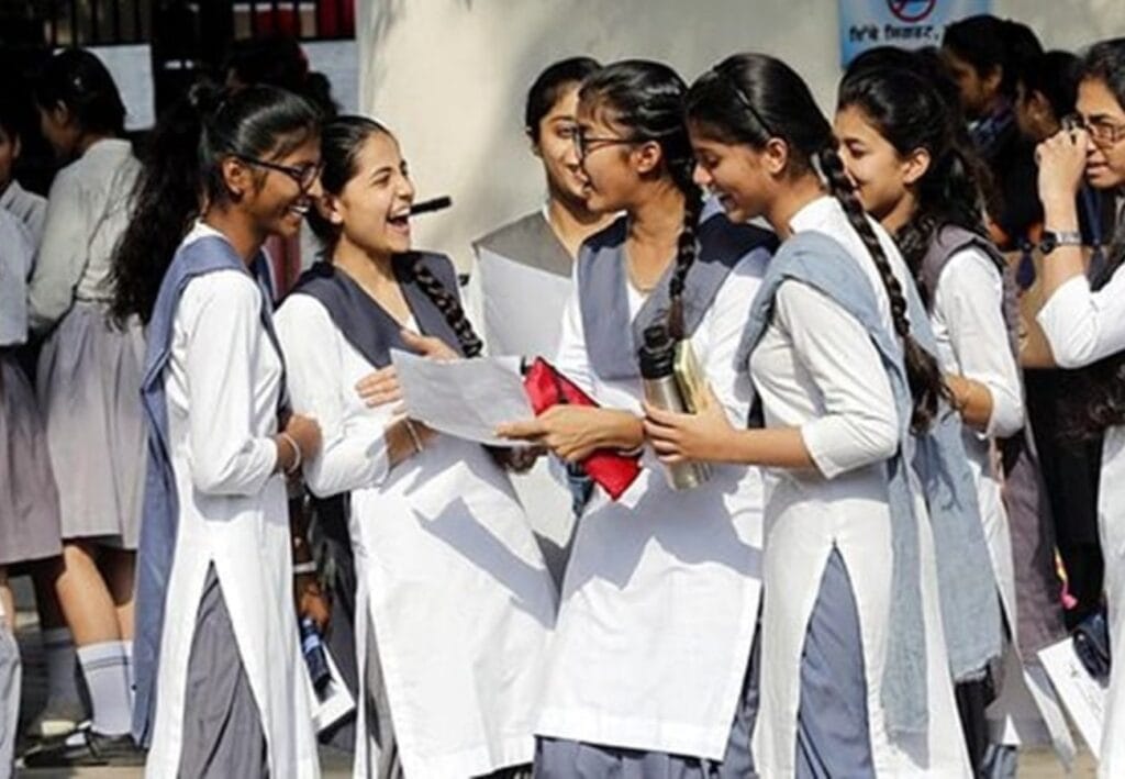 'অপ্রত্যাশিত ছিল', মাধ্যমিকে প্রথম আদৃত, জেলার জয়জয়কারের মধ্যেও সেরা দশে কলকাতার ২