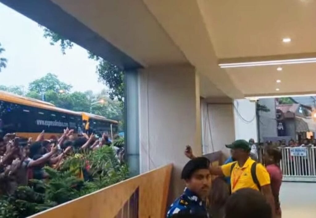 বুধবার মক ড্রিল শহরে, ভ্রূক্ষেপ নেই ম্যাচের আনন্দে, ইডেনে মাহির দেখা নেই