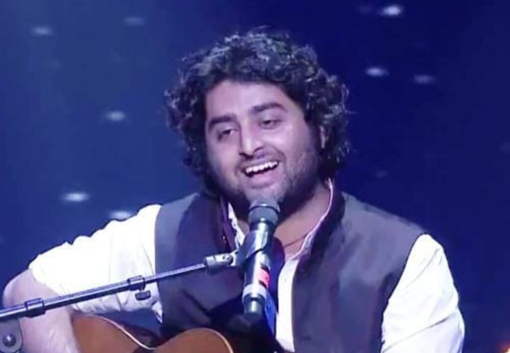 দেশে যুদ্ধের আবহ, তার মাঝেই বড় পদক্ষেপ অরিজিৎ সিংয়ের