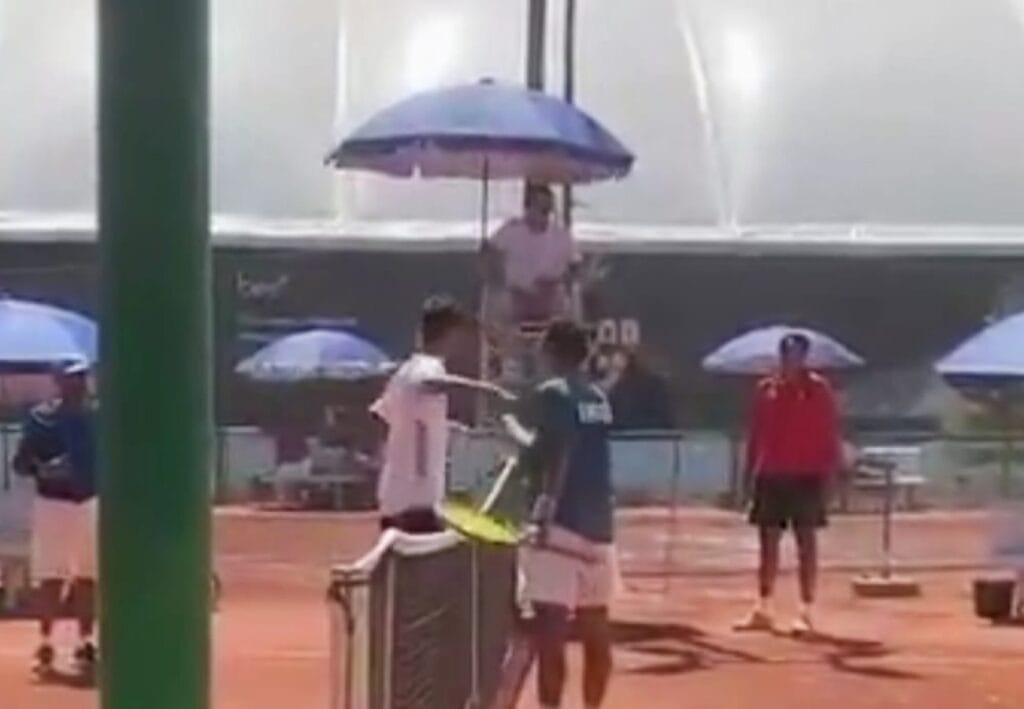 হ্যান্ডশেকে তাচ্ছিল্য! ভাইরাল ভিডিও দেখেই ব্যাখ্যা পাক টেনিস খেলোয়াড়ের