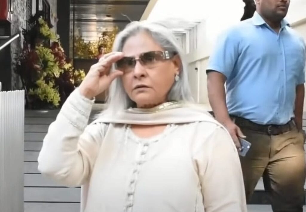 'ফালতু লোক জন!' রানি-কাজলের কাকার শ্রাদ্ধানুষ্ঠানে ফের মেজাজ হারালেন জয়া