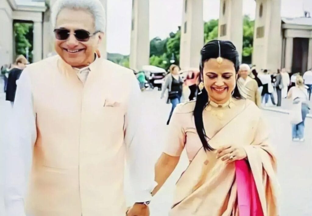 ষাটোর্দ্ধ পিনাকীর সঙ্গে বিয়ে ৫১-এর মহুয়ার, বার্লিনের প্রাসাদে চার-হাত এক প্রাক্তন ও বর্তমান সাংসদের