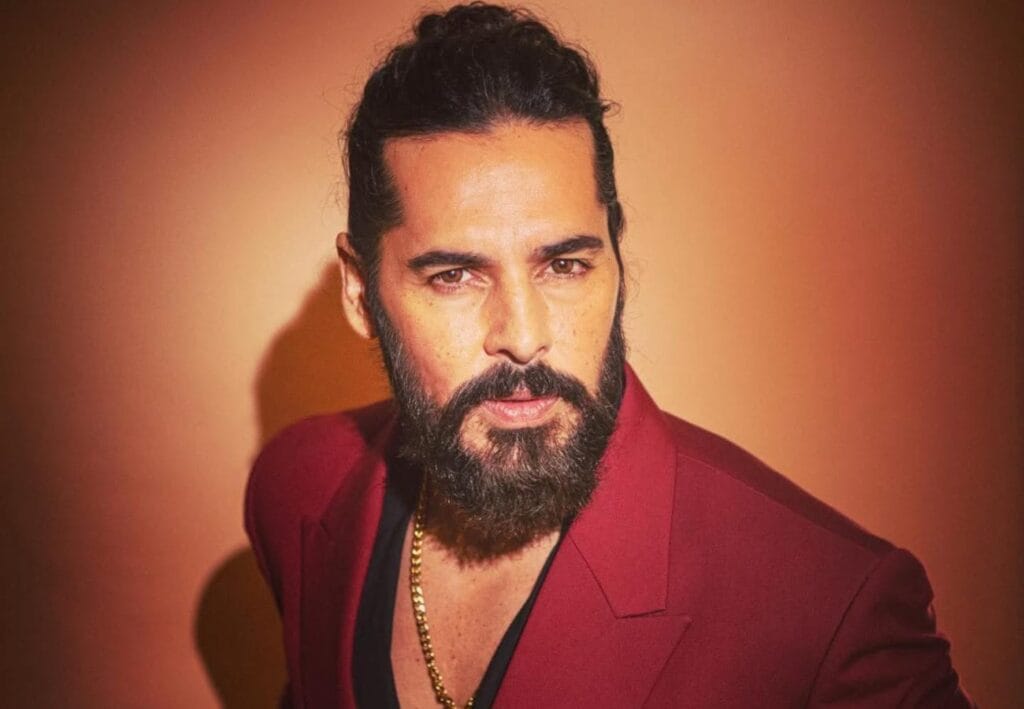 ১১০০ কোটি টাকার কেলেঙ্কারি! ডিনো মোরিয়ার বাড়িতে কেন হানা দিল ইডি?