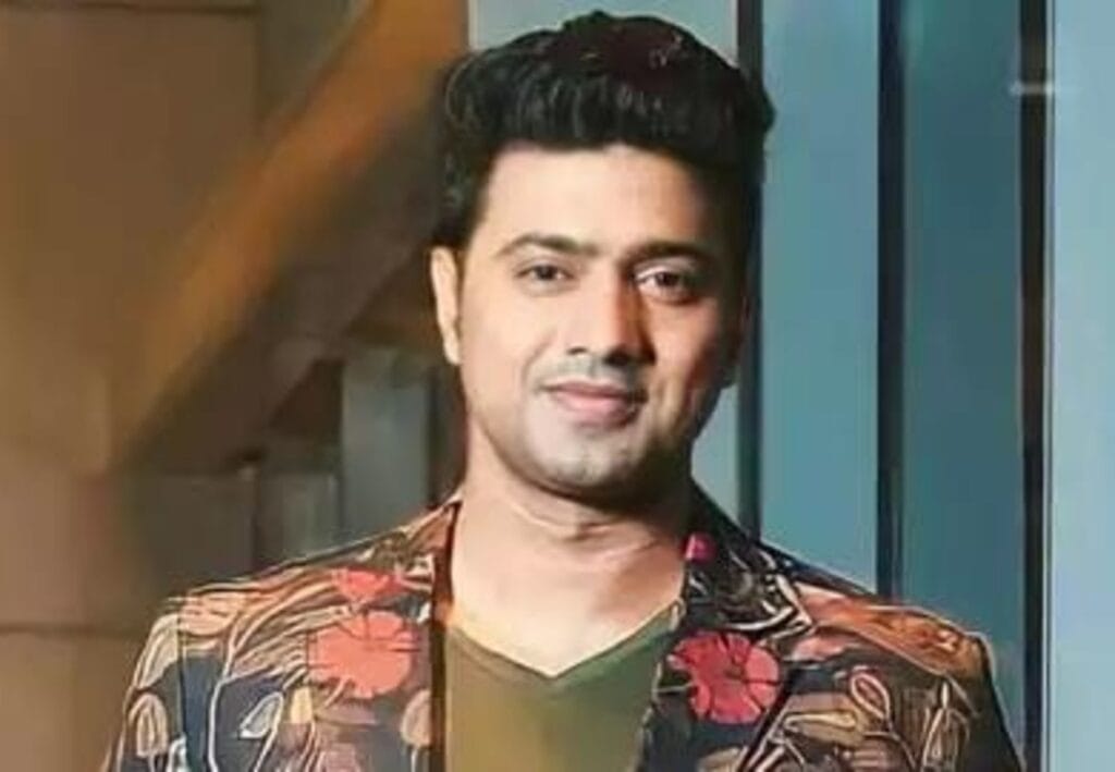 পড়ল 'দাঁড়ি'! রঘু ডাকাতের শুটিং শেষ হতেই কাকে 'বিদায়' জানালেন দেব?