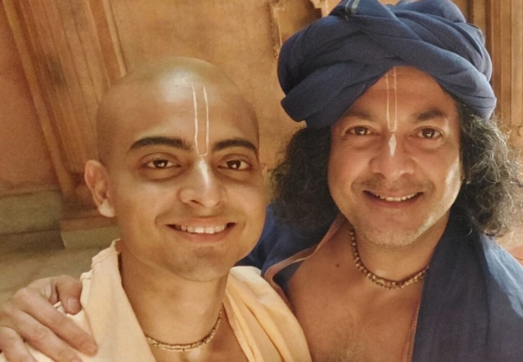 একফ্রেমে সিনেমা ও টেলিভিশনের গৌরাঙ্গ! কেমন লাগছে দিব্যজ্যোতি ও যিশুকে?