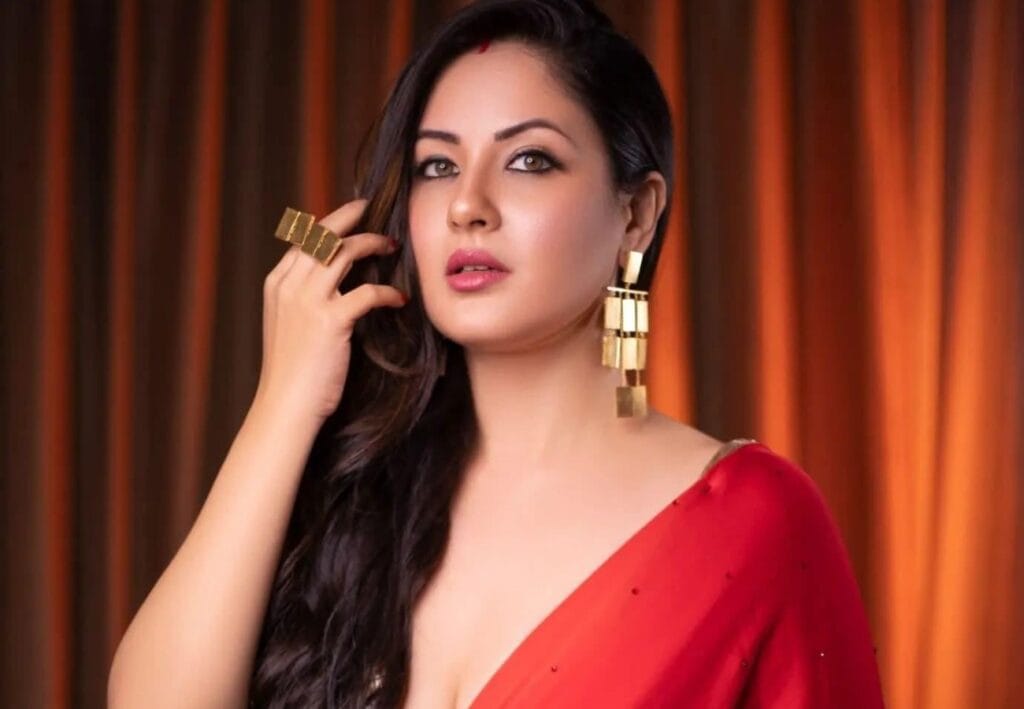 অপহরণ, টাকা লুট! একগুচ্ছ অভিযোগ নিজের দিকে ঘুরতেই নৈতিকতার পাঠ পড়ালেন পূজা