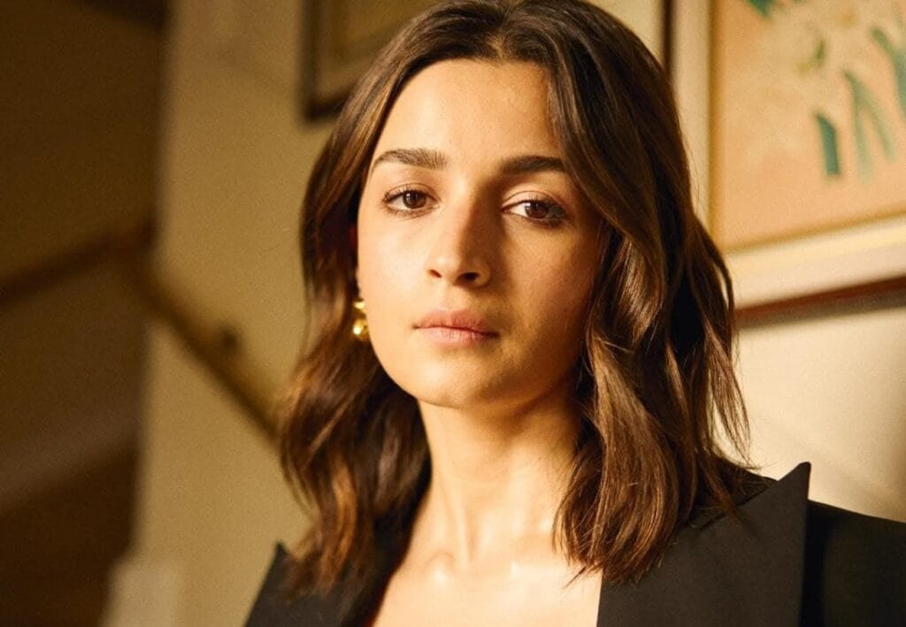 একটু একটু করে সর্বস্বান্ত আলিয়া! দু’বছর ধরে টের পায়নি কাকপক্ষীও, গ্রেফতার তাঁর আপ্তসহায়ক