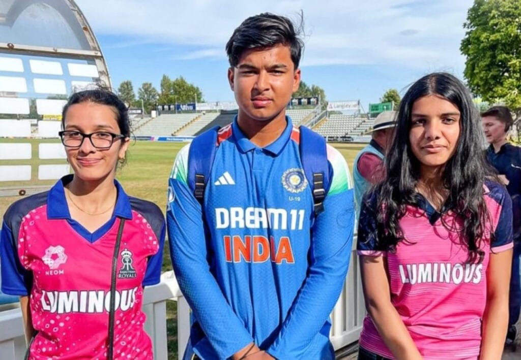 বিদেশে বৈভবের সঙ্গে দেখা করতে ২ কিশোরী যা করলেন, অবাক নেটিজেনরা